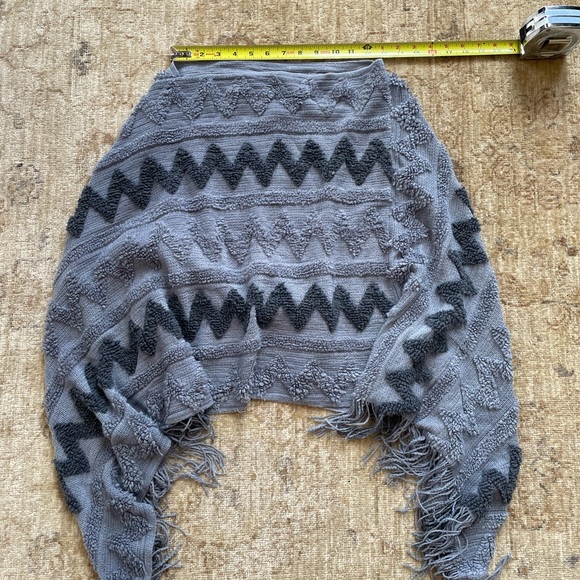 Lux Poncho. Dark and Light Gray. One size. - Picture 2 of 7